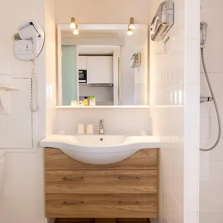 Hotel & Residence Lou Paradou Greoux Les Bains Room photo
